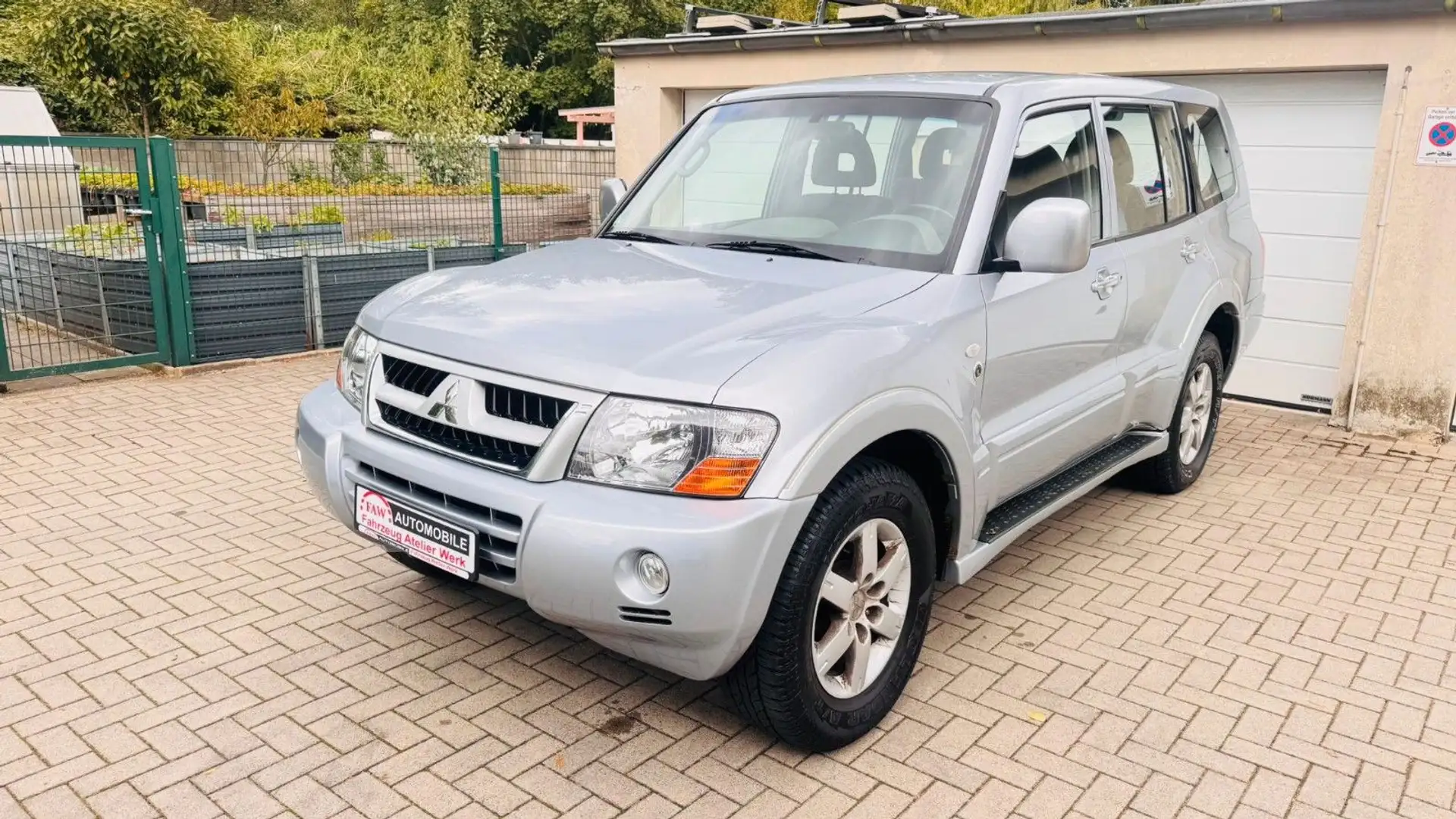 Mitsubishi Pajero 3.2 DI-D Liberty/Allrad/Klima/Tüv Neu/Alu Silber - 2