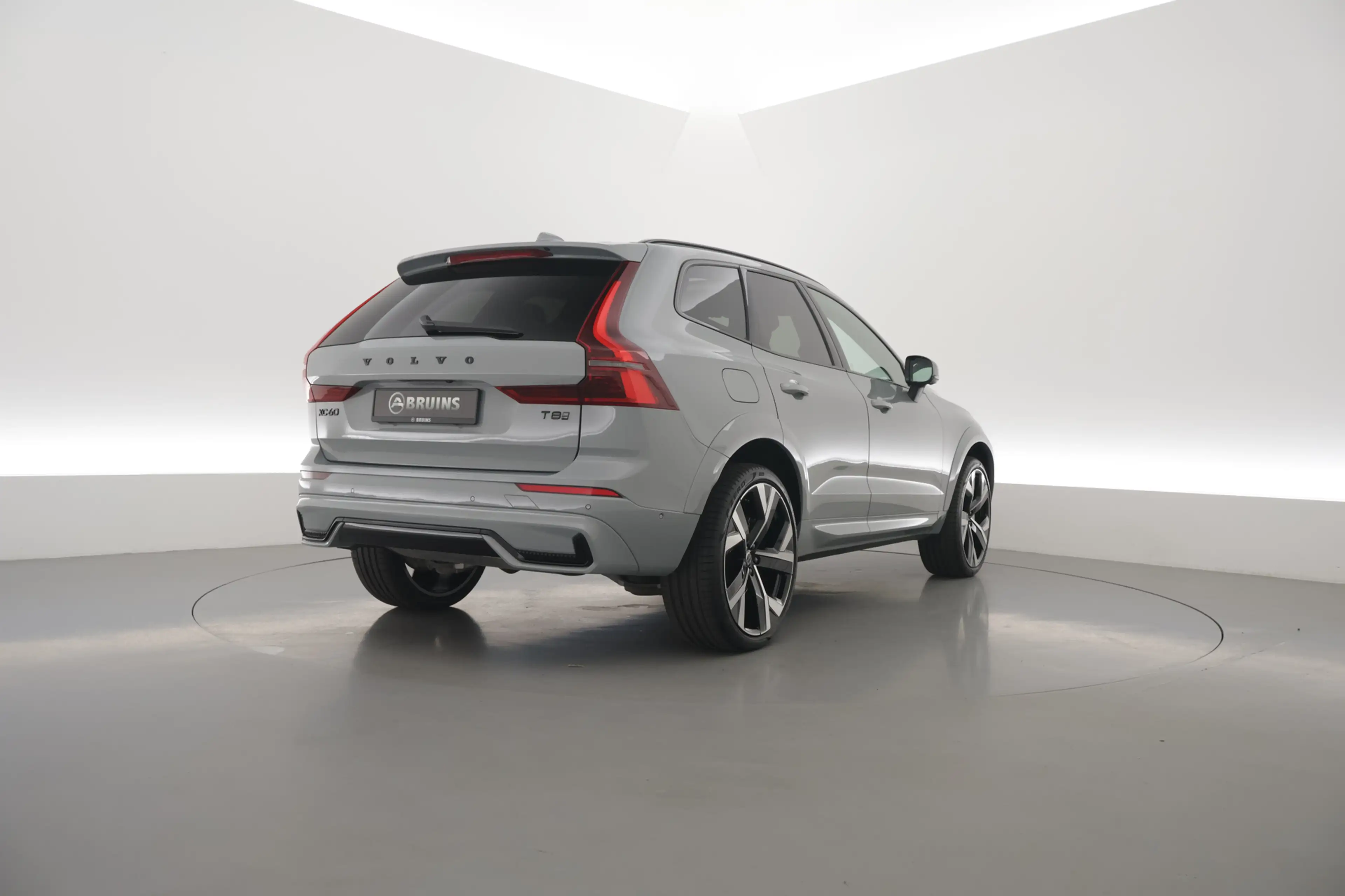 Volvo XC60 2.0 T8 Plug-in hybrid AWD Ultra Black Edition | Lu — photo 2
