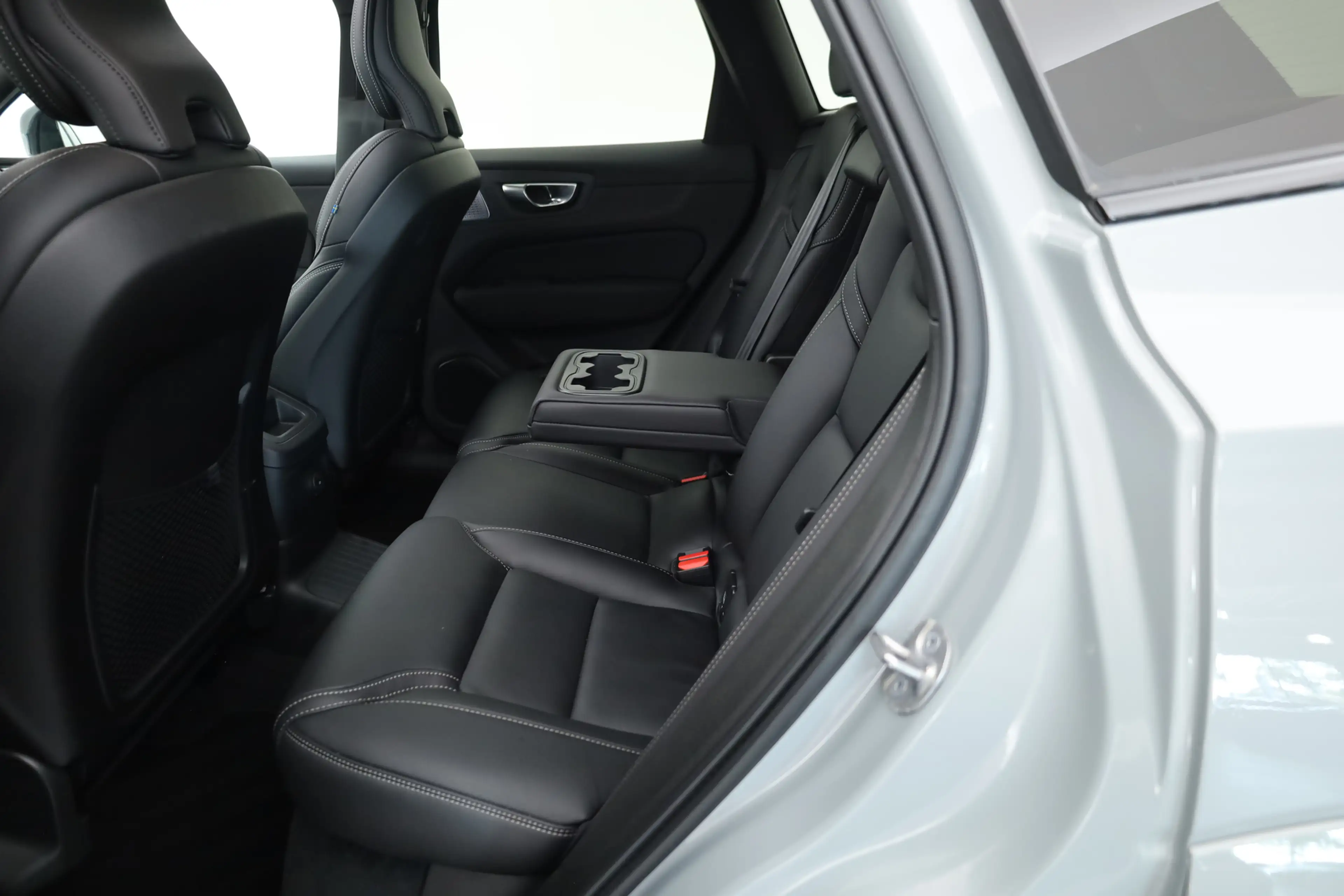 Volvo XC60 2.0 T8 Plug-in hybrid AWD Ultra Black Edition | Lu — photo 26