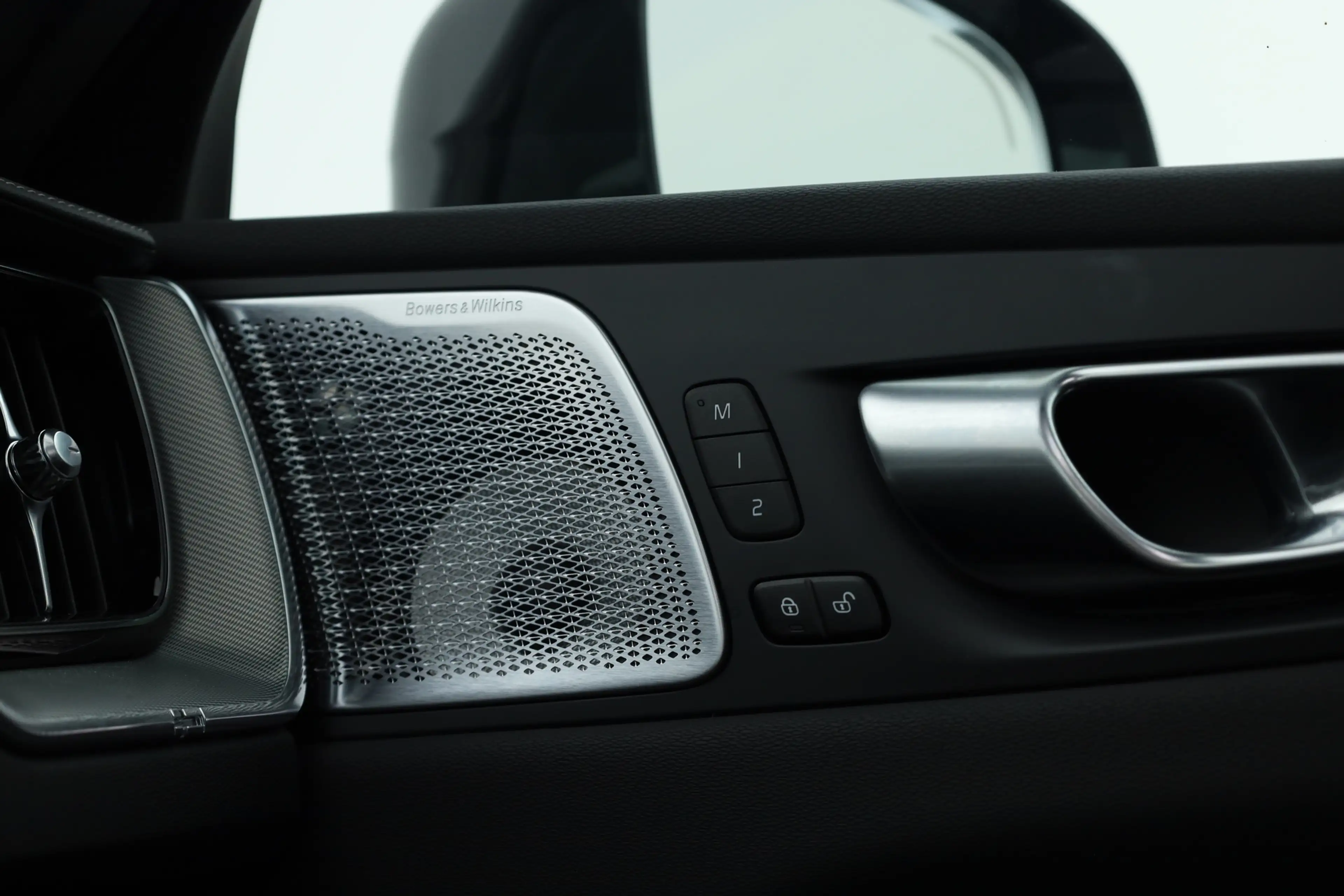 Volvo XC60 2.0 T8 Plug-in hybrid AWD Ultra Black Edition | Lu — photo 23