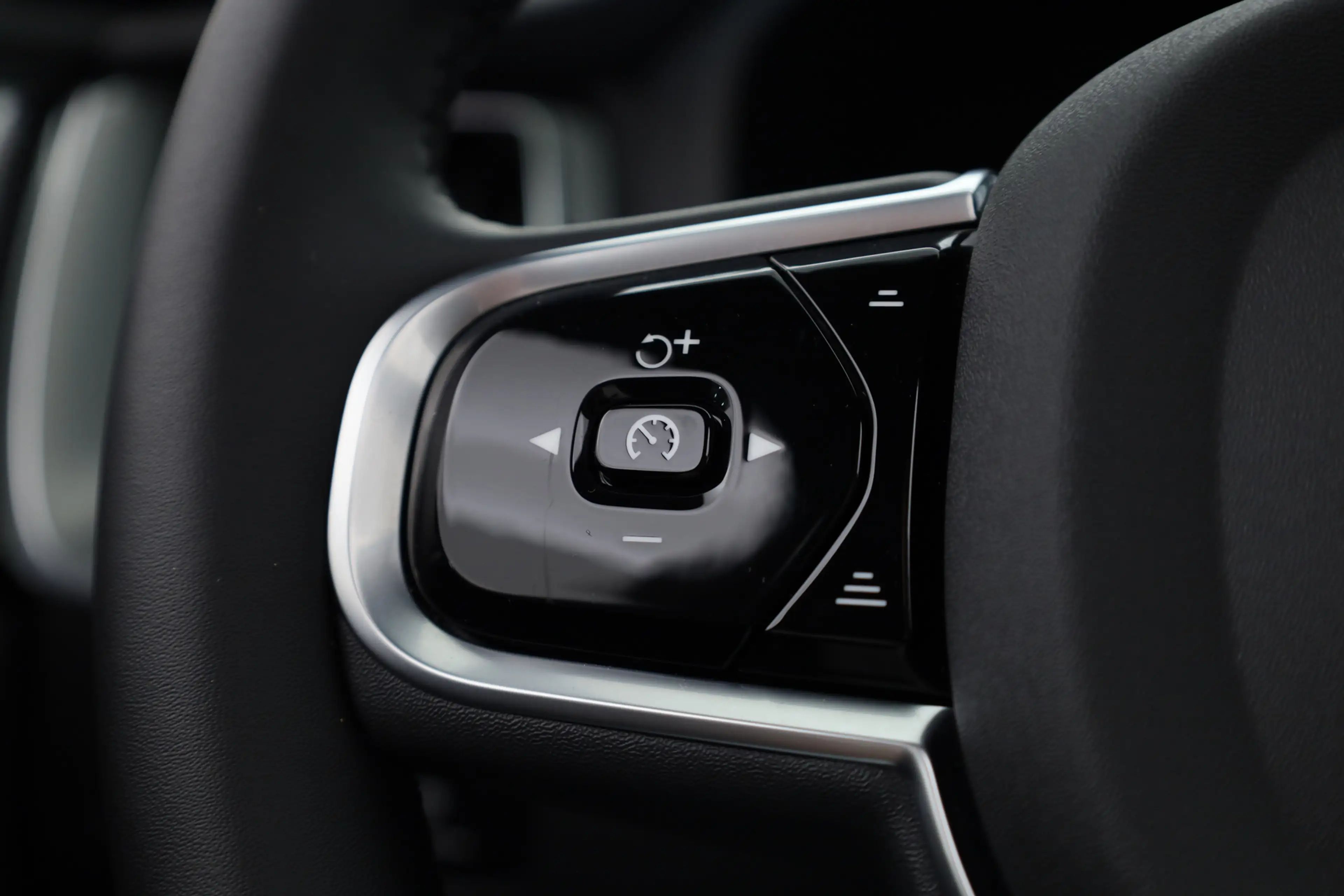 Volvo XC60 2.0 T8 Plug-in hybrid AWD Ultra Black Edition | Lu — photo 8