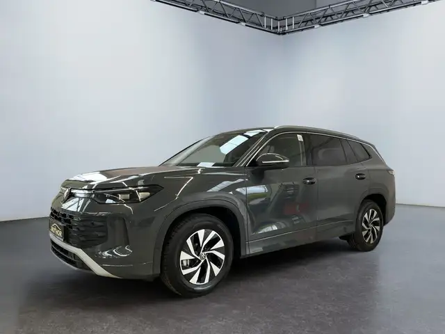 Volkswagen Tayron view 2