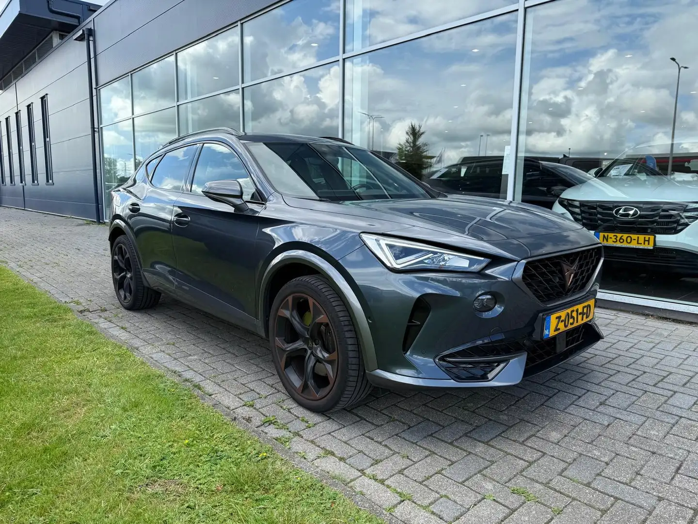 CUPRA Formentor 1.4 e-Hybrid VZ Copper Edition Grijs - 1