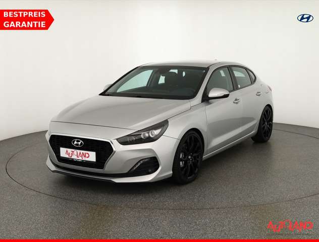 Imagine Hyundai i30 Fastback 1.4 T-GDI Aut. LED Navi Kamera AHK