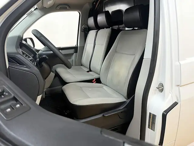 Volkswagen Transporter view 7