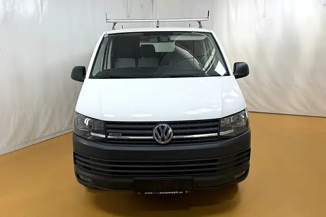 Volkswagen Transporter view 8