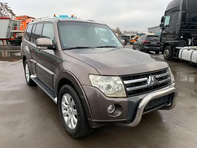 Mitsubishi Pajero 3.2 DI-D Instyle *Auto./Xenon/Leder/AHK