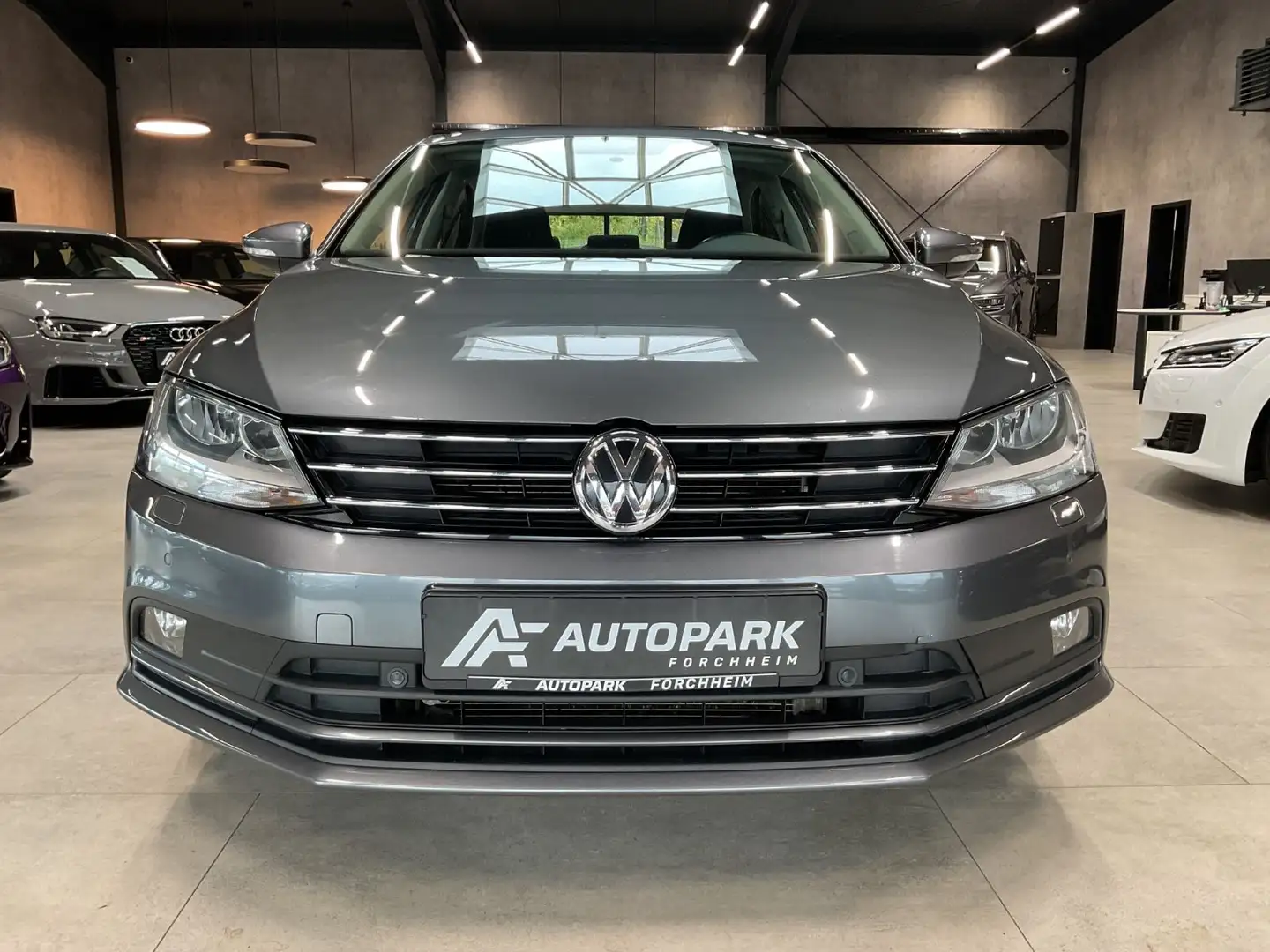Volkswagen Jetta 1.4 TSI Navi Sitzh. BT PDC GRA Alu Grau - 2