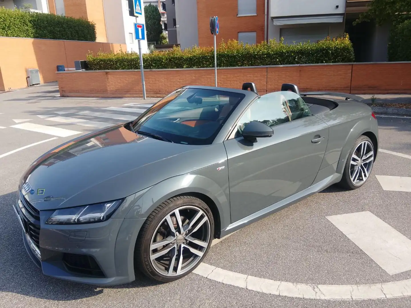 Audi TT Roadster 2.0 TDI ultra S line Gris - 1