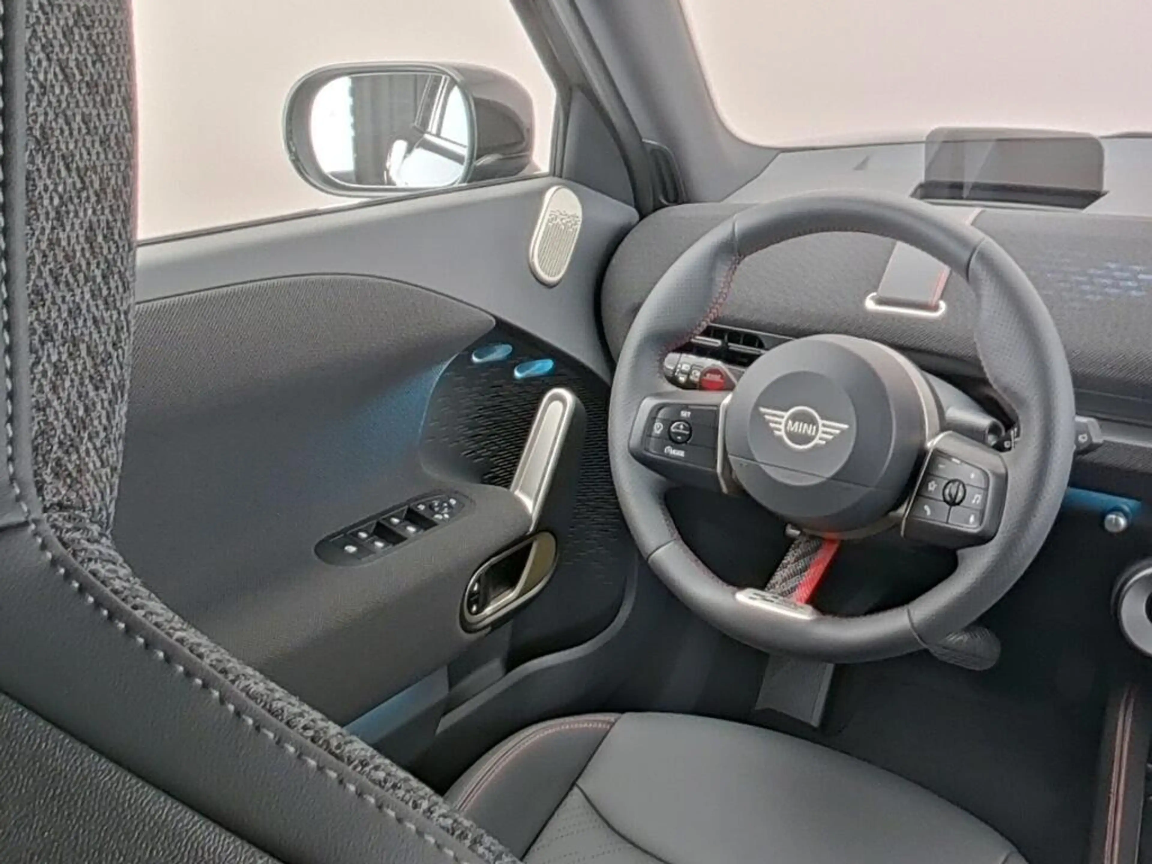MINI Aceman E JCW John Cooper Works XL 54.2 kWh — photo 4