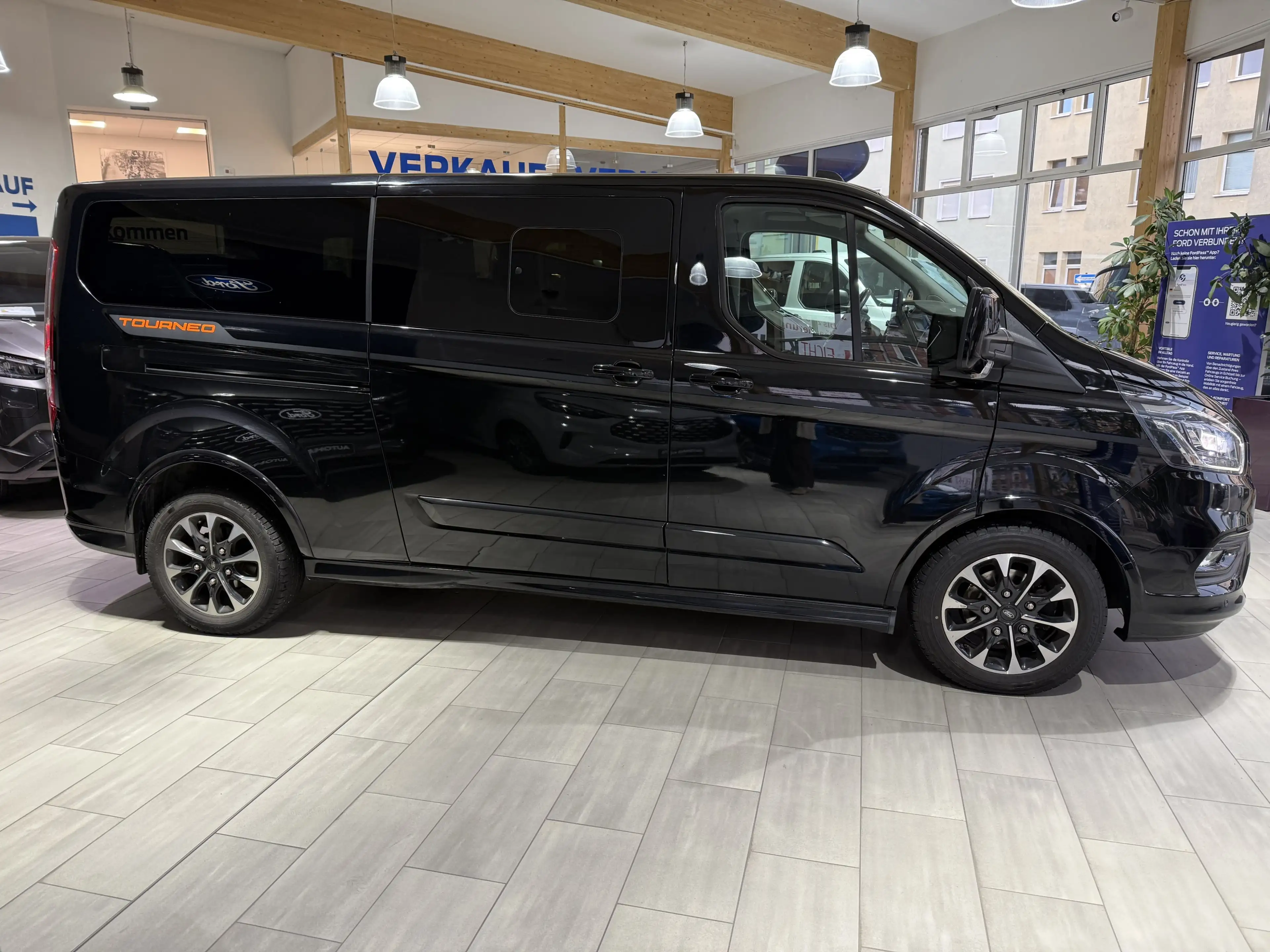Ford Tourneo Custom Sport L2 Bi-Xenon / ACC / BLIS / RFK — photo 4