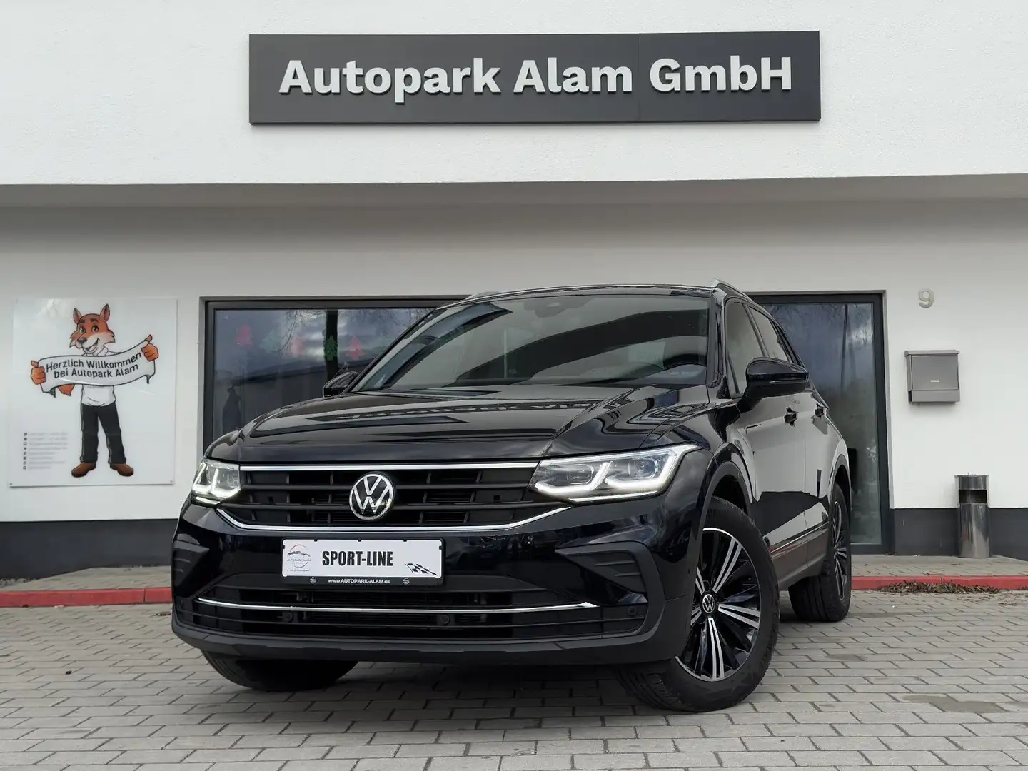Volkswagen Tiguan United 1,5 TSI DSG LED Navi Pano ACC ViCo Zwart - 1