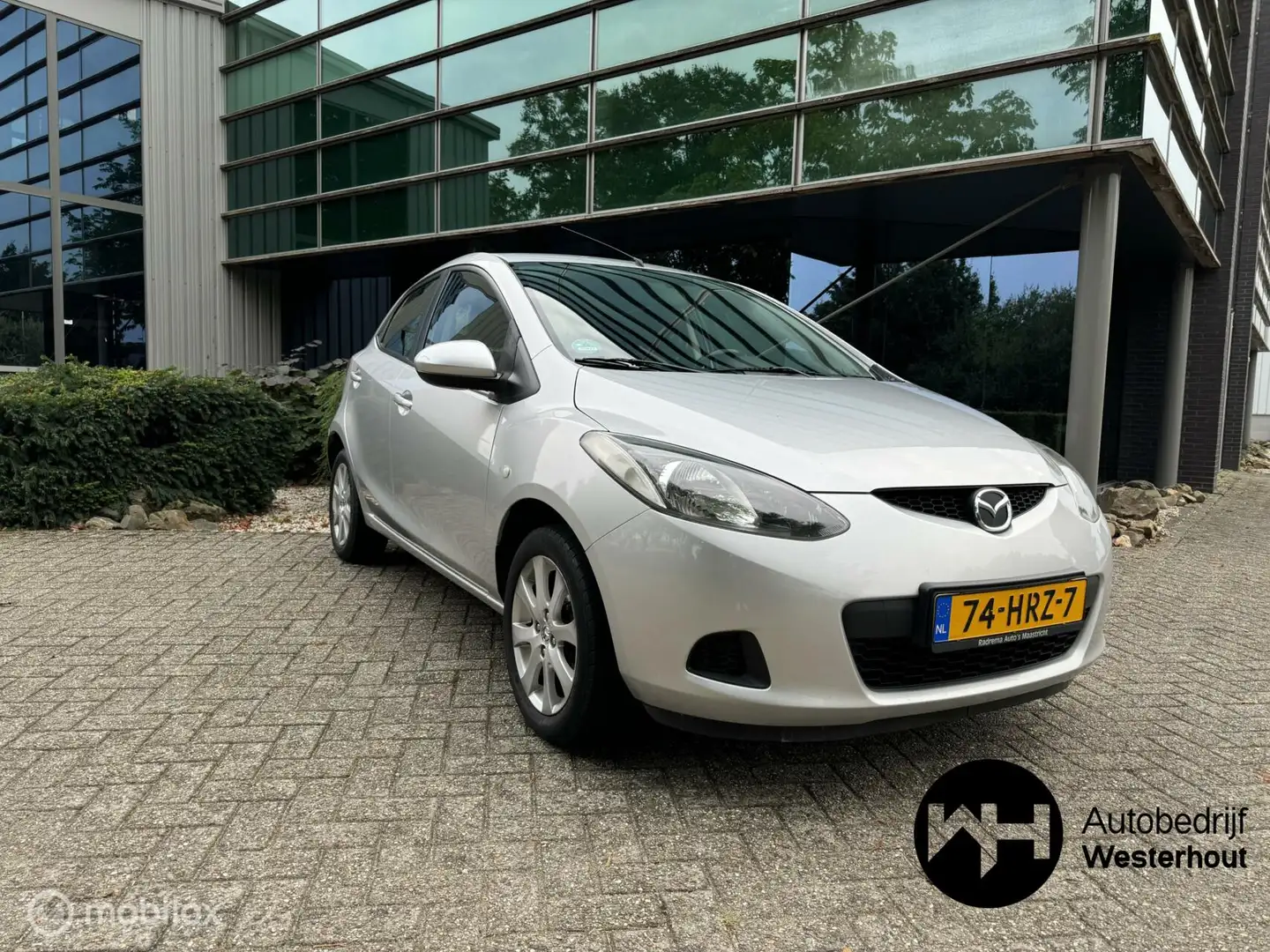 Mazda 2 1.3 S-VT 5 DEURS Airco Stoelverwarming Nieuwe APK Grijs - 1