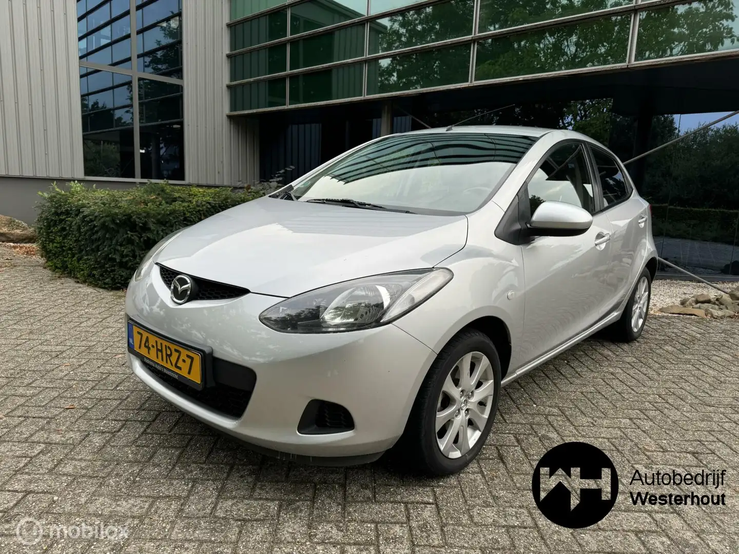 Mazda 2 1.3 S-VT 5 DEURS Airco Stoelverwarming Nieuwe APK Grijs - 2