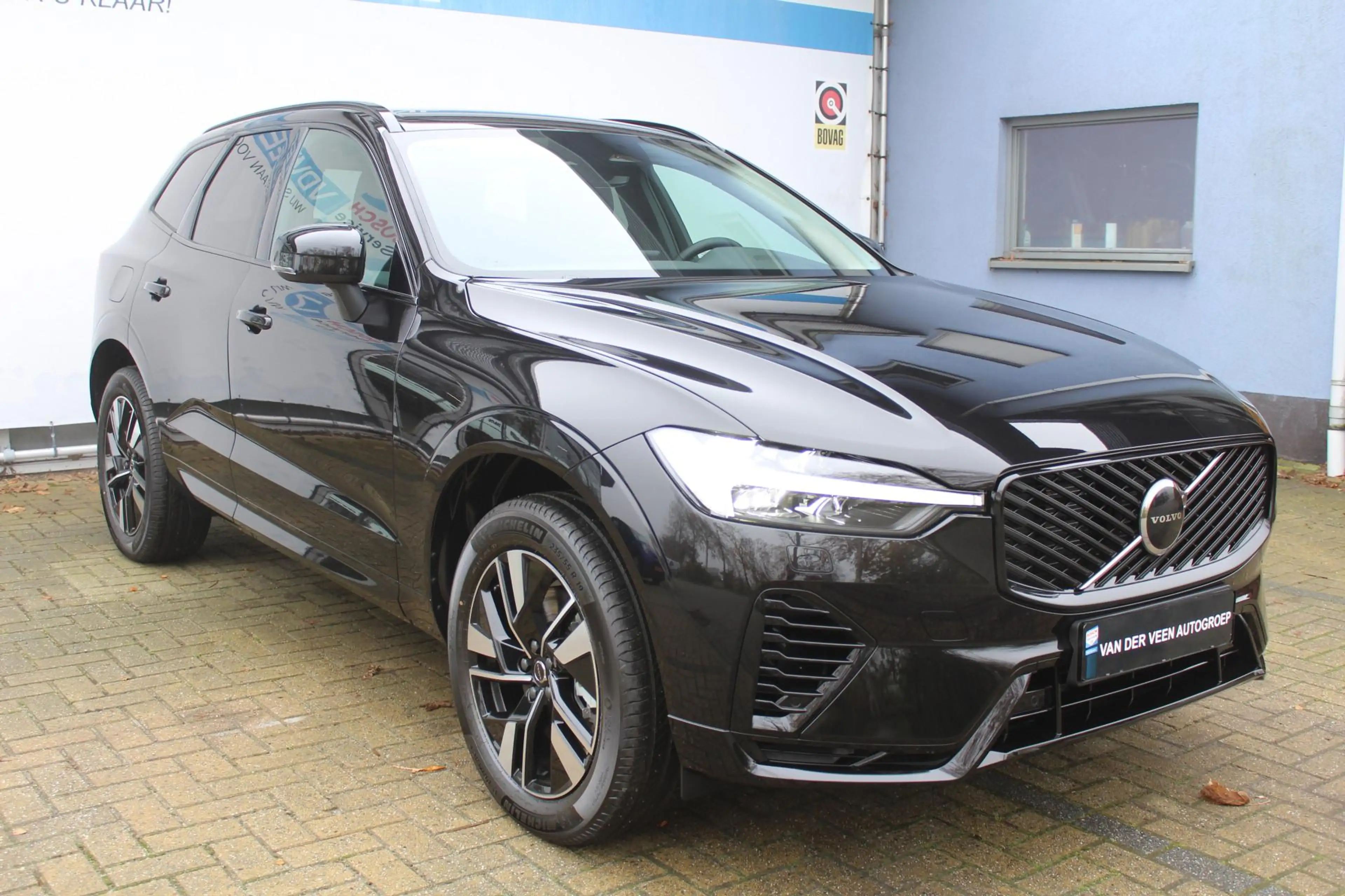 Volvo XC60 2.0 T6 Plug-in hybrid AWD Plus Dark | Facelift mod — photo 4