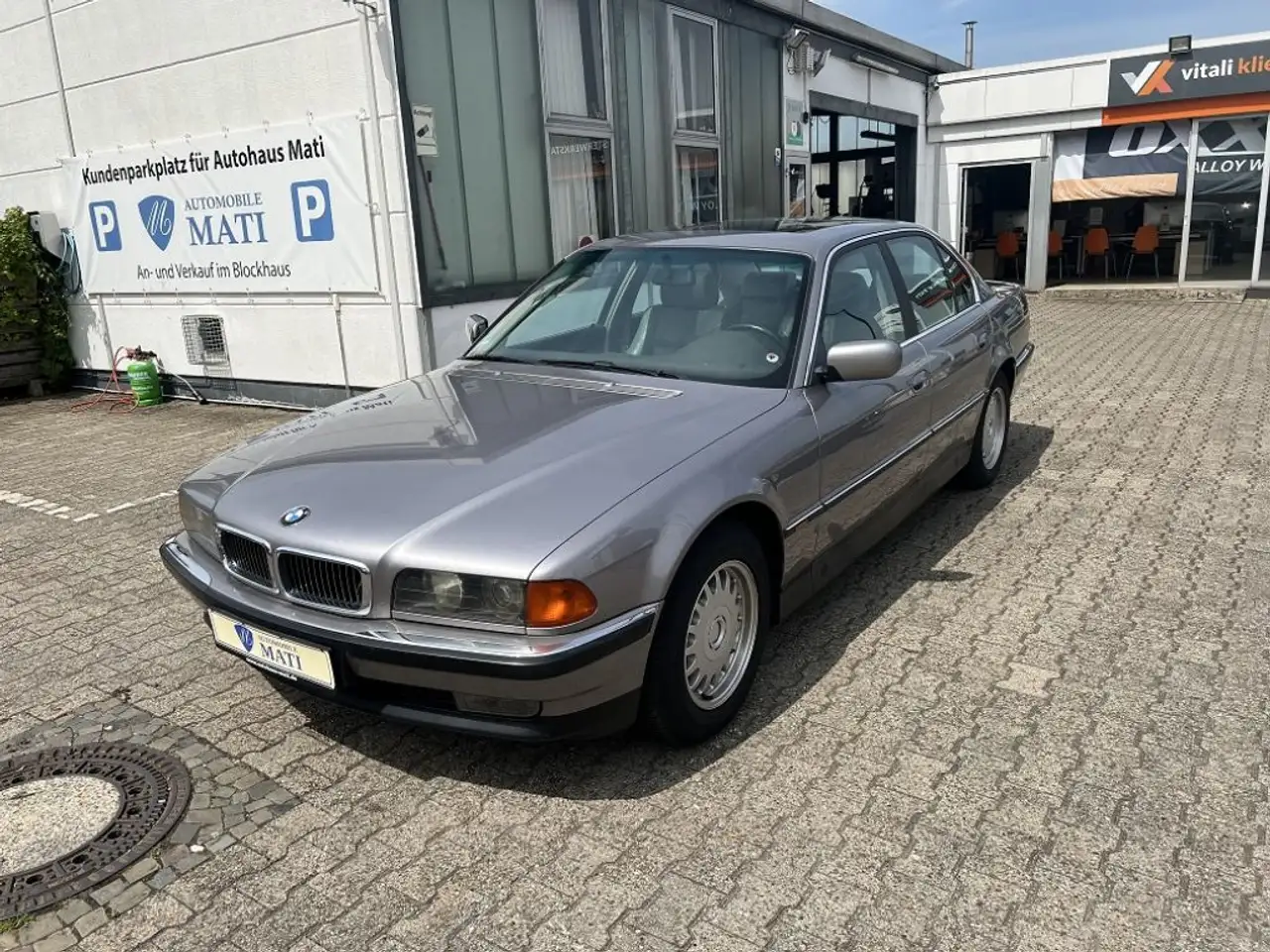 BMW 728
