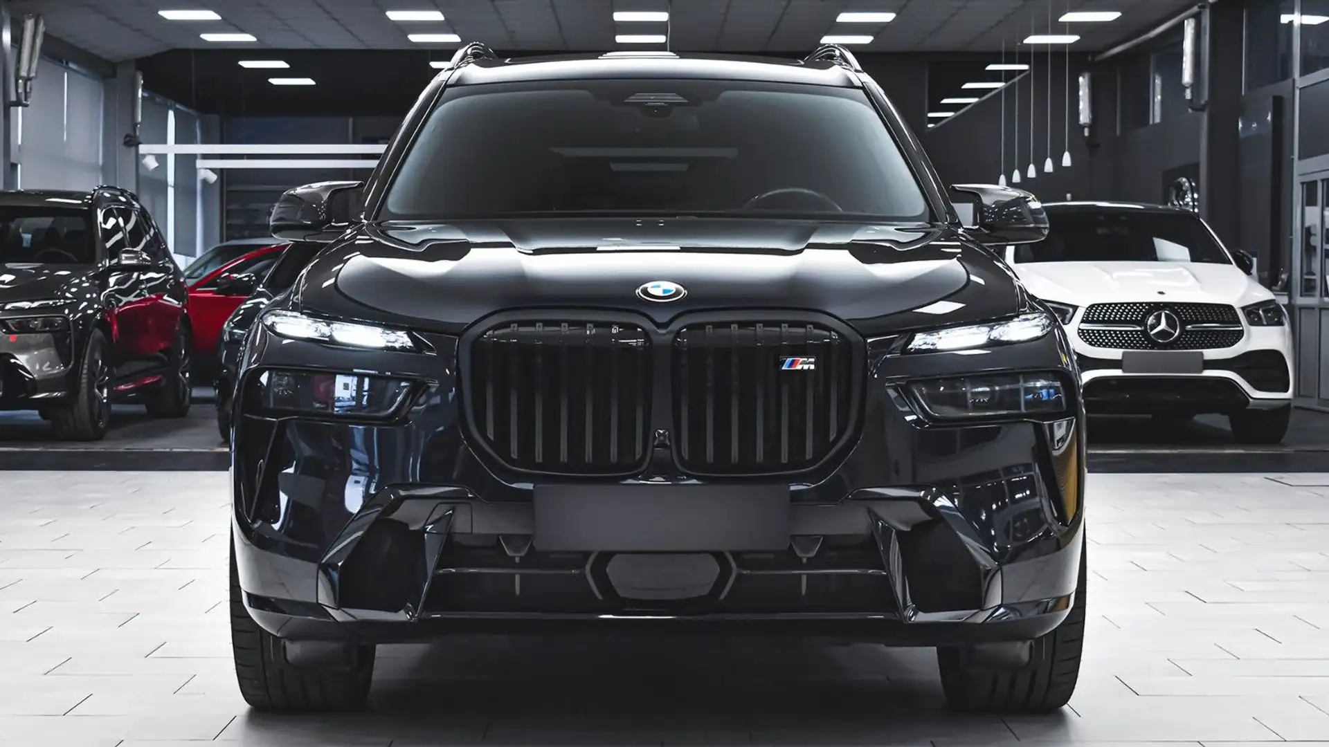 BMW X7 M60i xDrive M Sport MHEV Sportautomatic Schwarz - 1