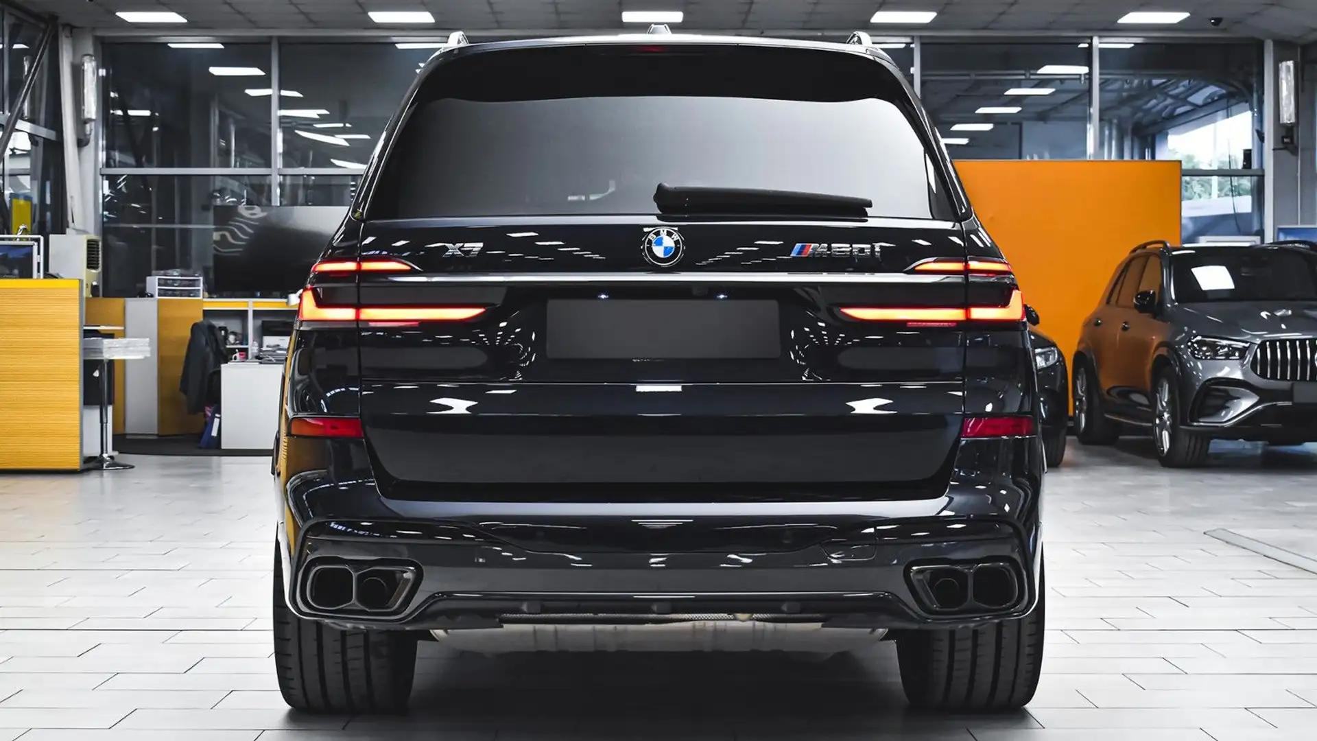 BMW X7 M60i xDrive M Sport MHEV Sportautomatic Schwarz - 2