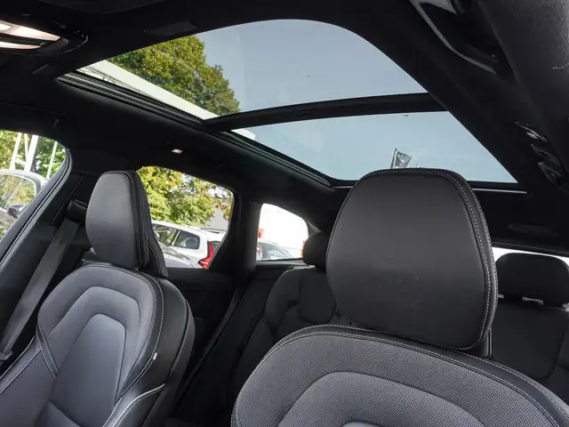 Volvo XC60 view 8