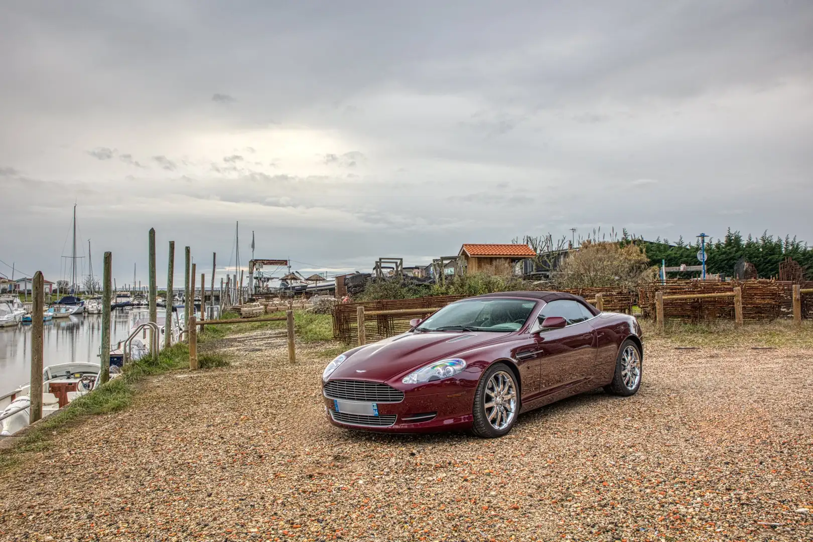 Aston Martin DB9 Volante V12 Red - 1
