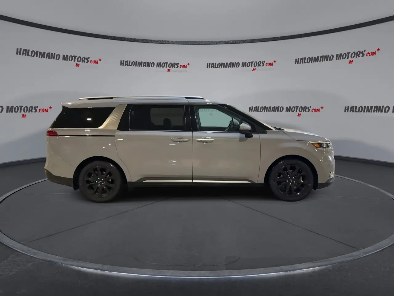 Kia Carnival снимка Kia Carnival