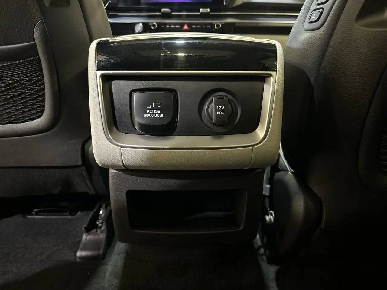 Kia Carnival снимка Kia Carnival