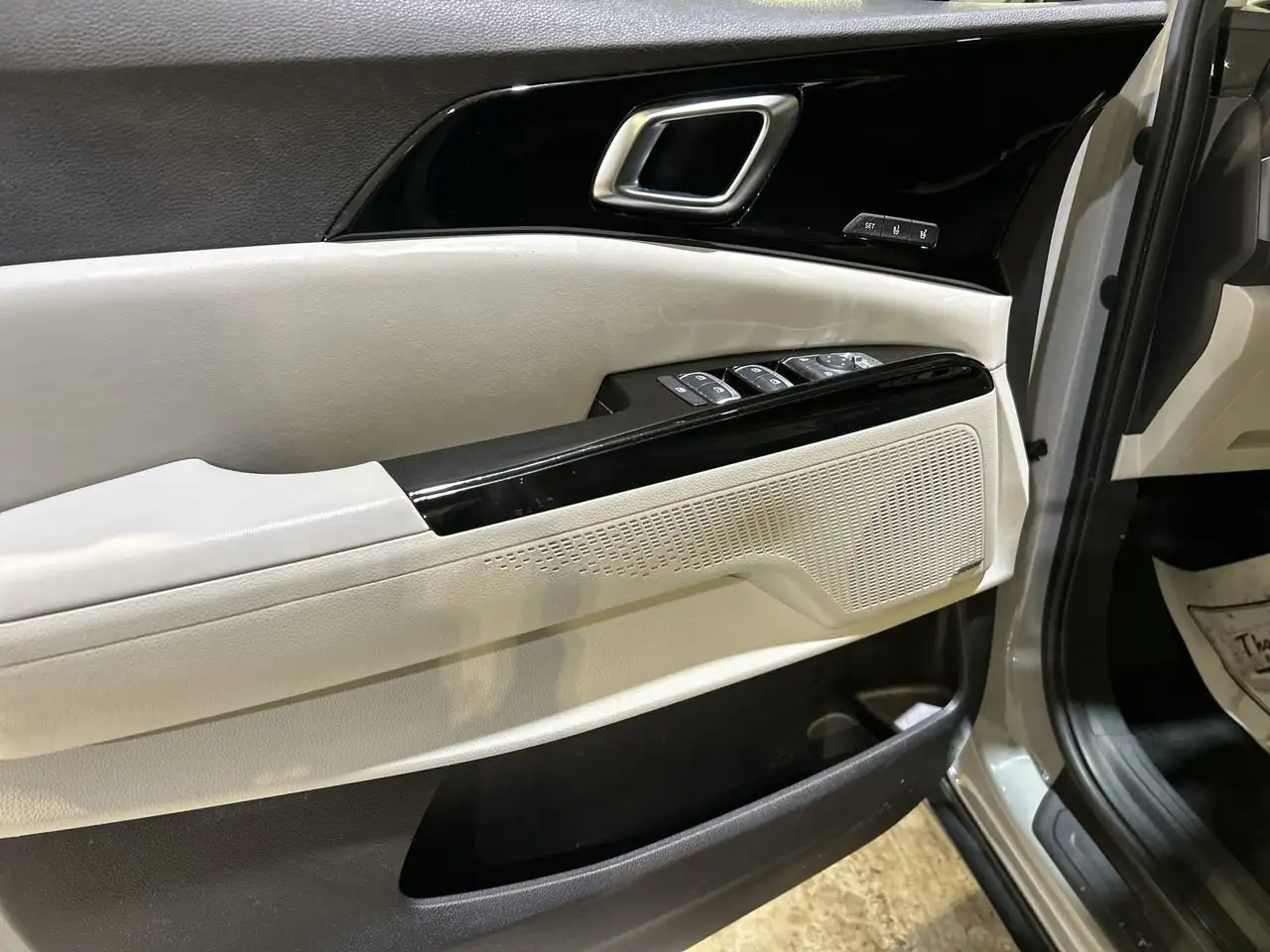 Kia Carnival снимка Kia Carnival