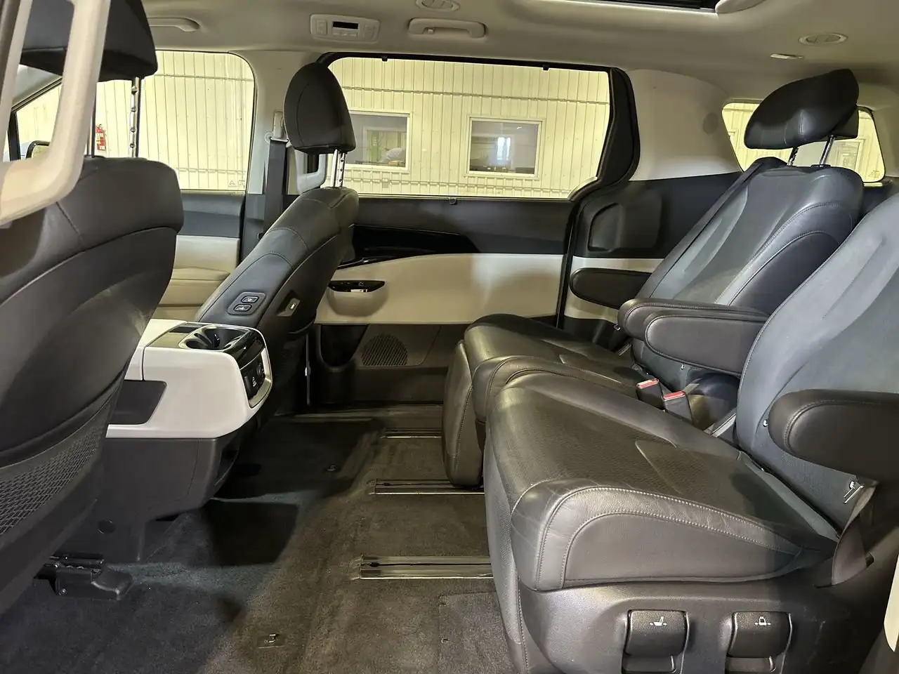 Kia Carnival снимка Kia Carnival