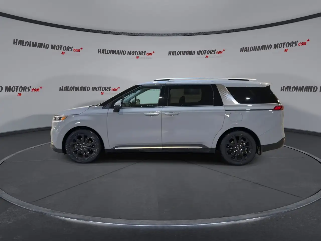 Kia Carnival снимка Kia Carnival