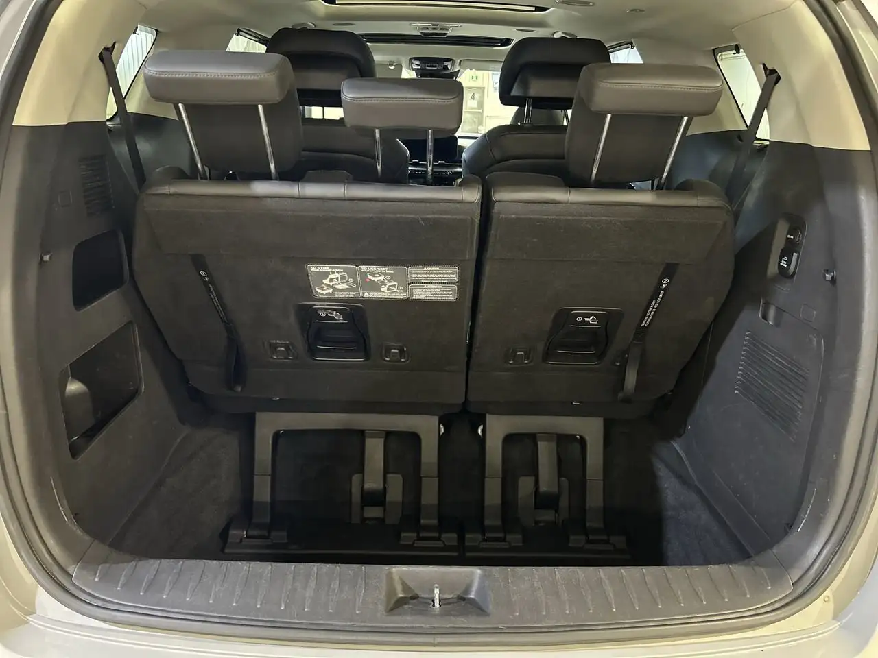 Kia Carnival снимка Kia Carnival