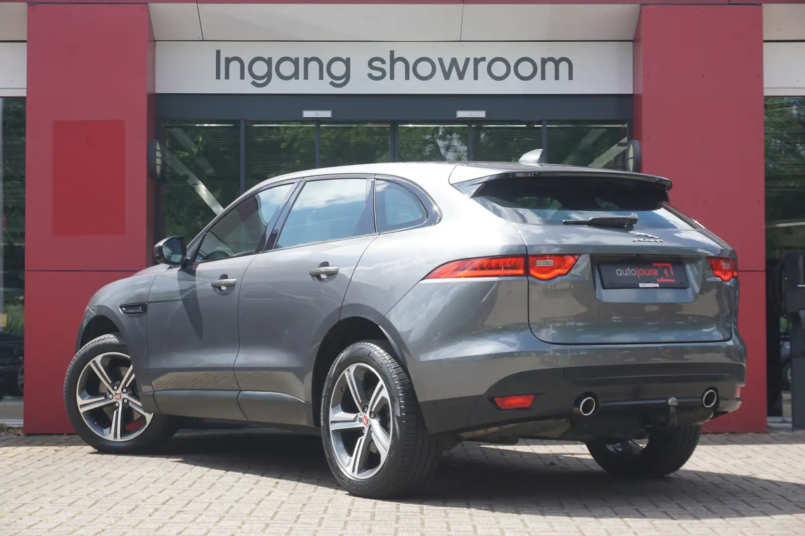 Jaguar F-Pace 3.0 S AWD 30d | Origineel NL | Winter Pakket | Mer Grijs - 2