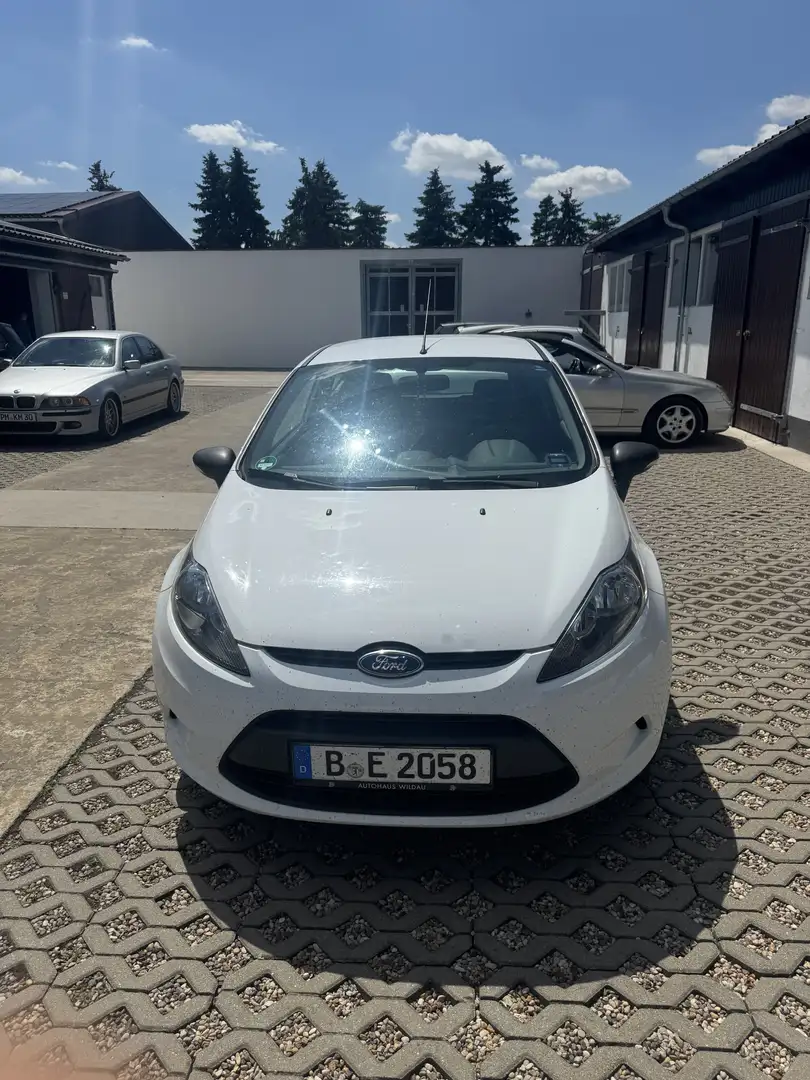 Ford Fiesta 1.25 Trend Weiß - 1