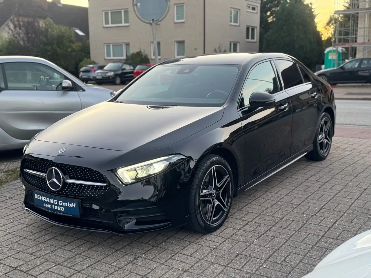 Mercedes-Benz A 250 e*AMG+NIGHT*AMBIENTE*LED*KAMERA*NAVI* Schwarz - 1