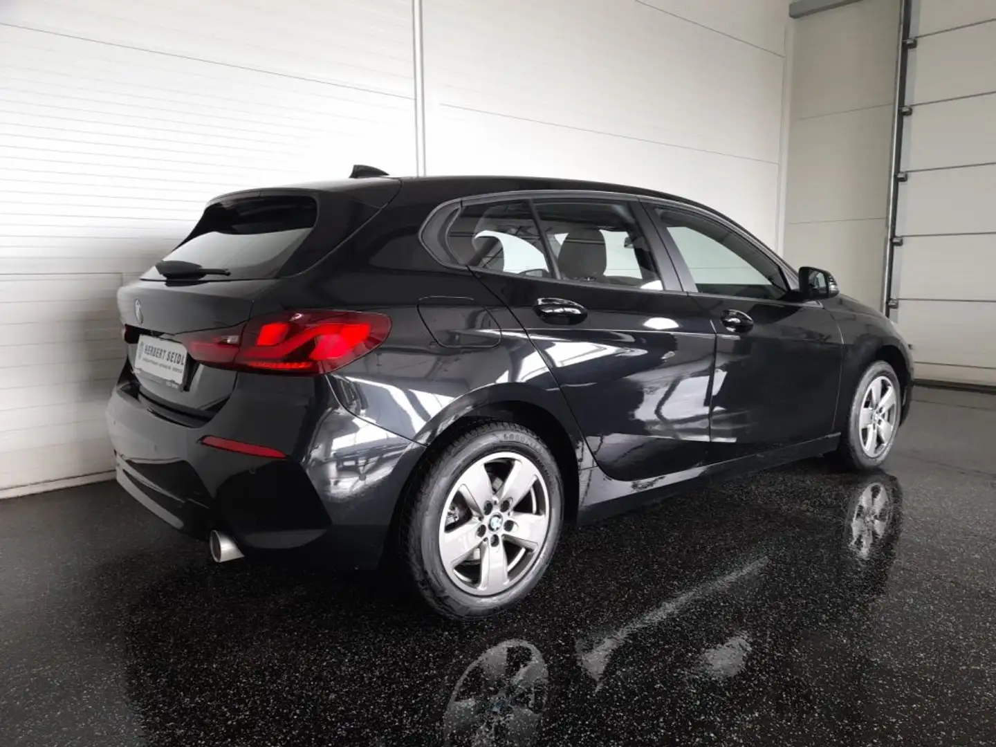 BMW 118 d Aut. *VOLL LED / NAVI / LIVE COCKPIT PROF. / KAMERA / KLIMAAUT.* Schwarz - 2