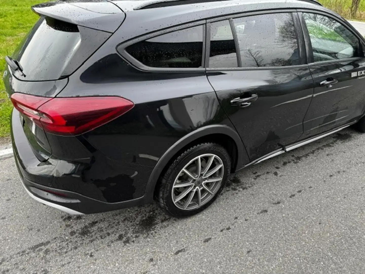 Ford Focus Focus Turnier 1,0 EcoBoost ST-Line Design ST-Line Design Schwarz - 2