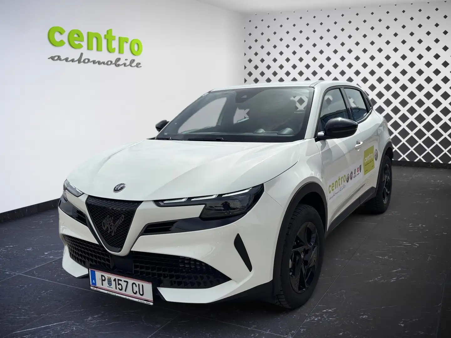 Alfa Romeo Junior Ibrida 1.2 MHEV 136 Weiß - 1