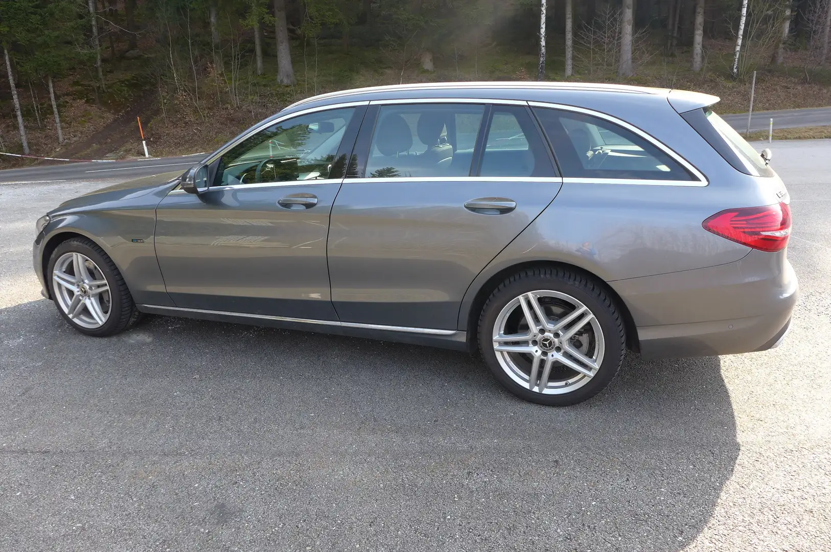 Mercedes-Benz C 300 C 300 de PHEV T Aut. Headup LED TOP Zustand Kombi / Family Van Grau - 1