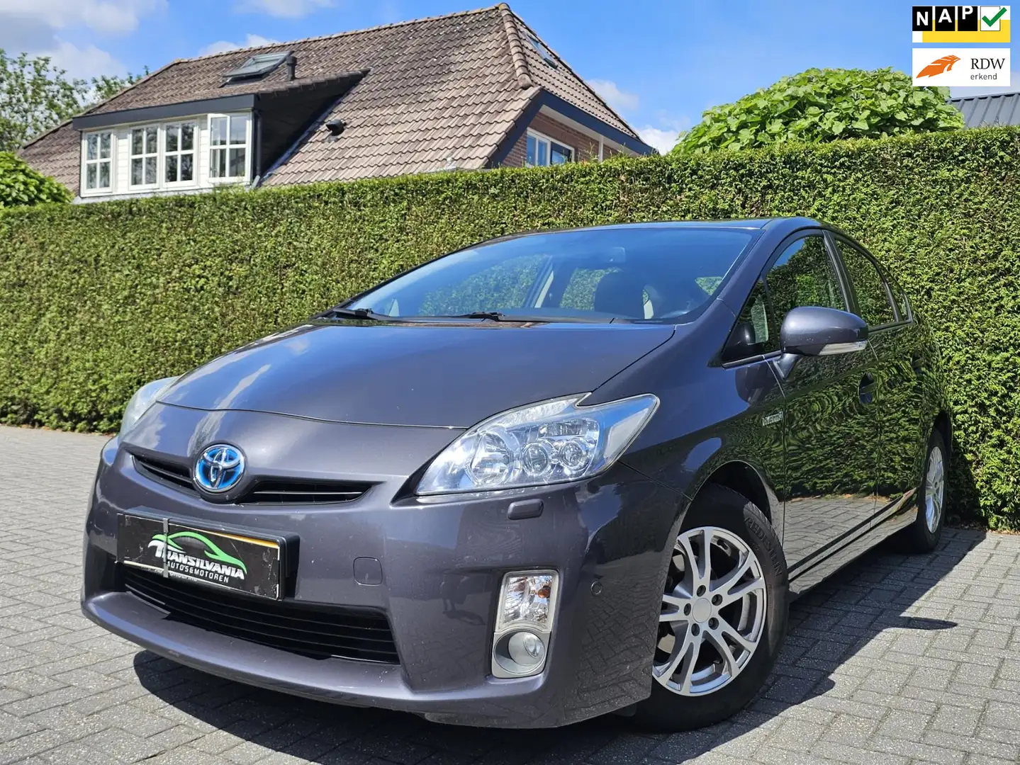 Toyota Prius 1.8 Dynamic Gris - 1
