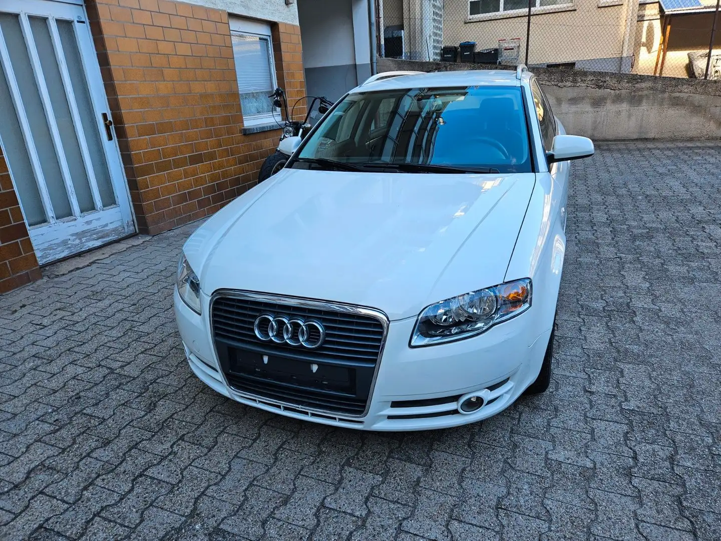 Audi A4 Avant 2.0 / 1.Hand / wenig km / TÜV Neu Weiß - 2