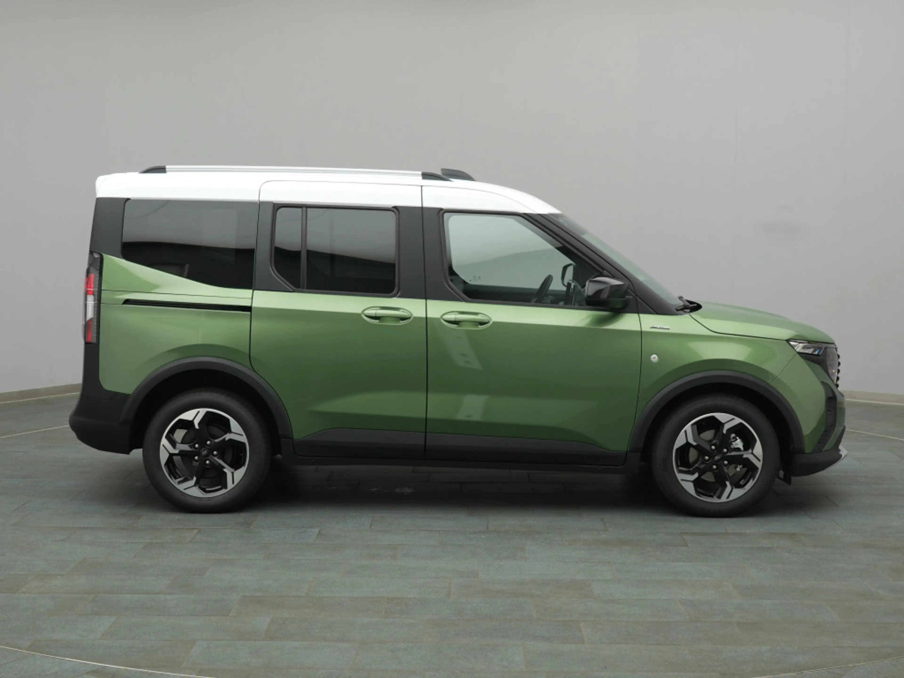 Ford Tourneo Courier Active 125PS Aut./Navi -15%* — photo 8