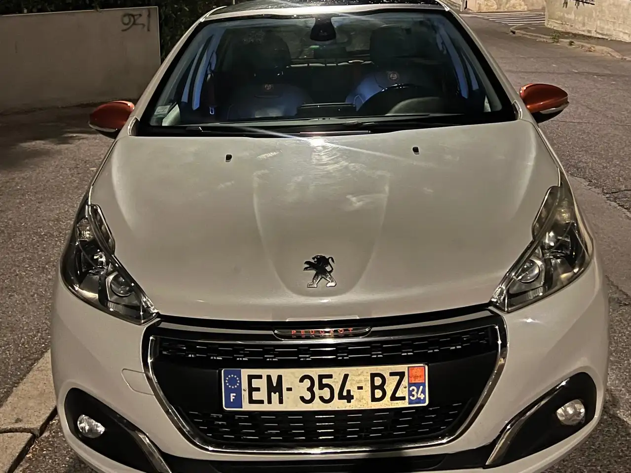Peugeot 208 208