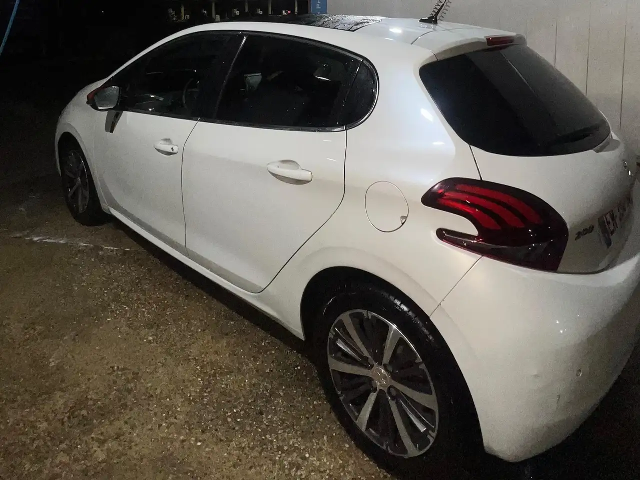 Peugeot 208 208 — photo 23