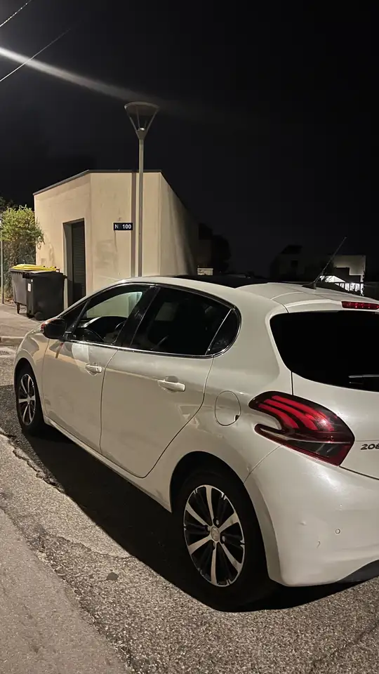 Peugeot 208 208 — photo 2
