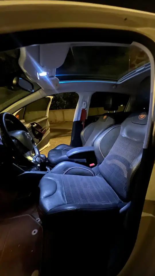 Peugeot 208 208 — photo 6
