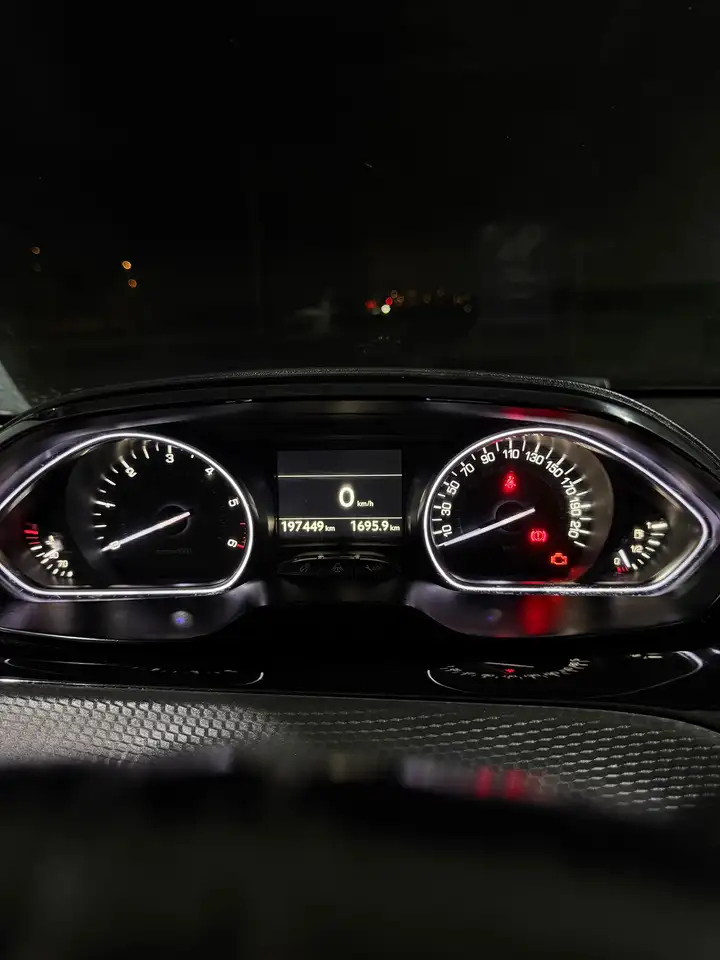 Peugeot 208 208 — photo 12