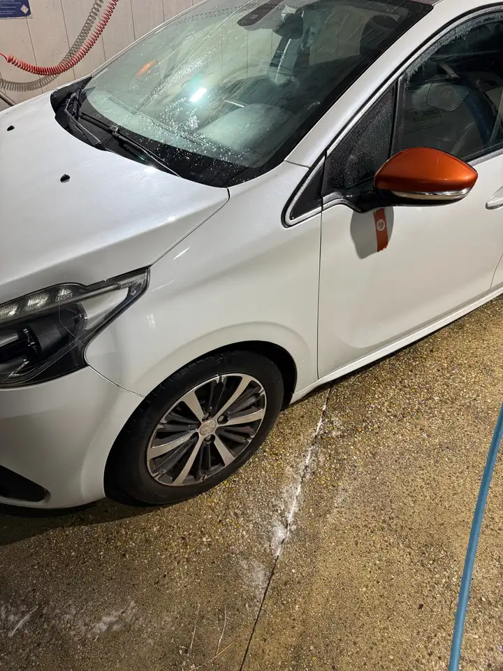 Peugeot 208 208 — photo 28