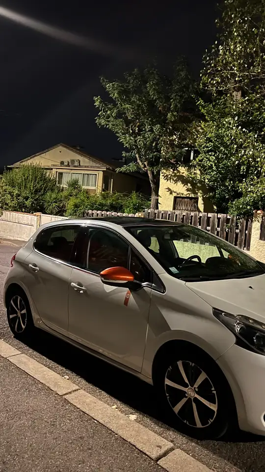 Peugeot 208 208 — photo 5