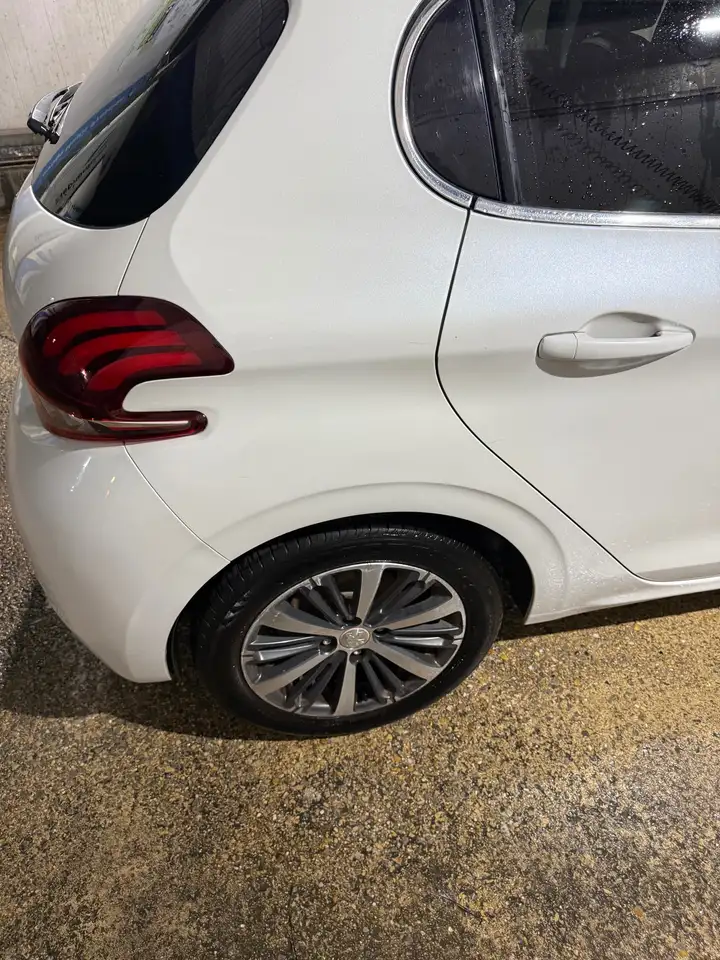 Peugeot 208 208 — photo 26