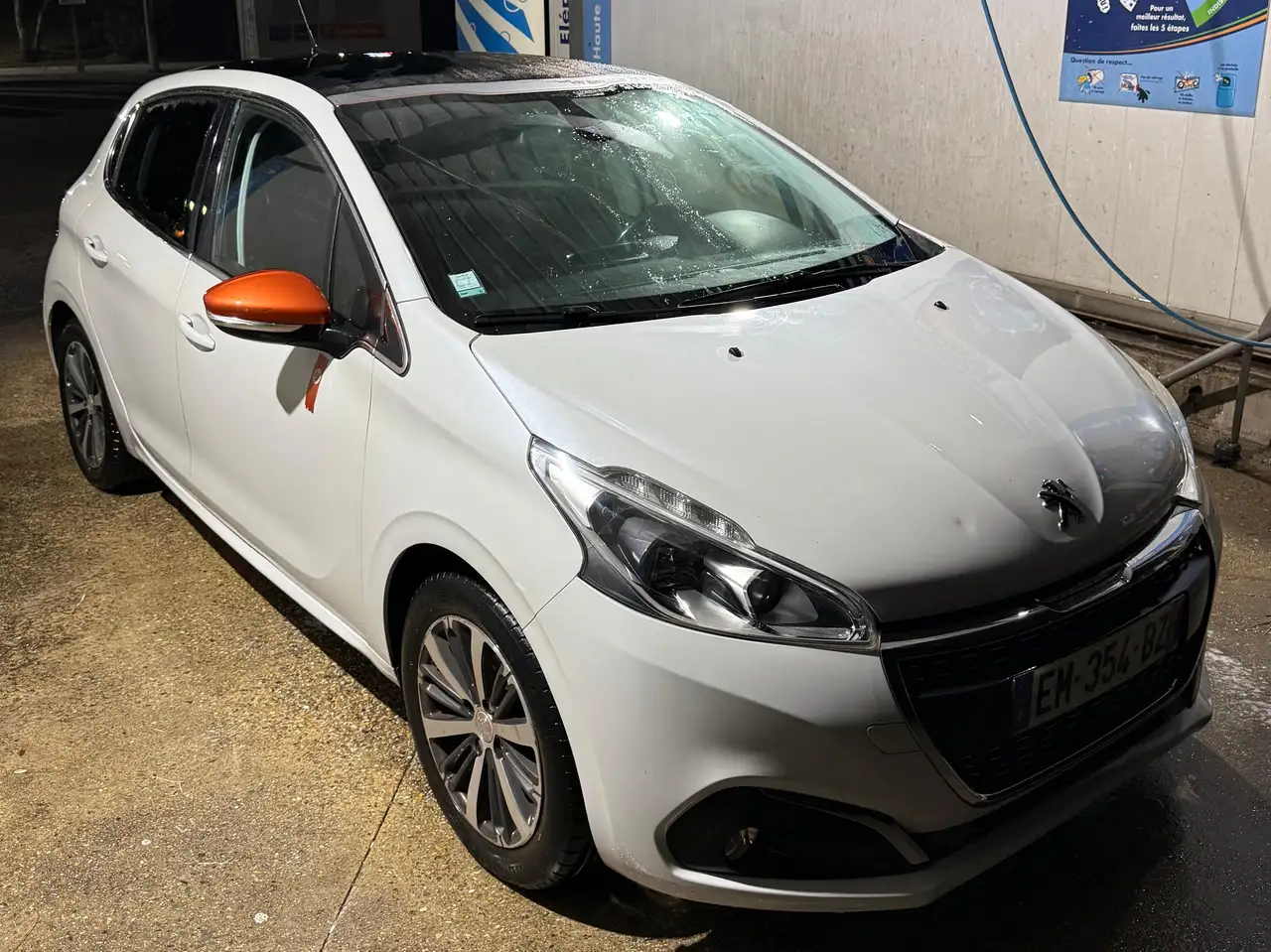 Peugeot 208 208 — photo 24