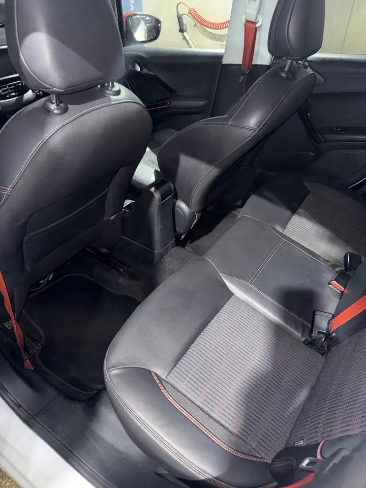 Peugeot 208 208 — photo 16